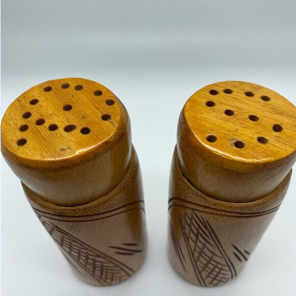 Mid Century Modern Vintage Wood Salt +Pepper set Wood Shakers etched design - Picture 5 of 5